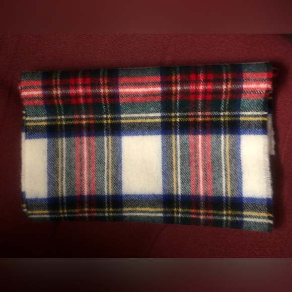 New The Scotch House lambs wool royal Stewart Tartan plaid scarf. - Picture 2 of 3